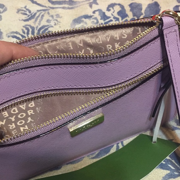 Kate Spade Tinie Wristlet. NWT - Picture 4 of 4